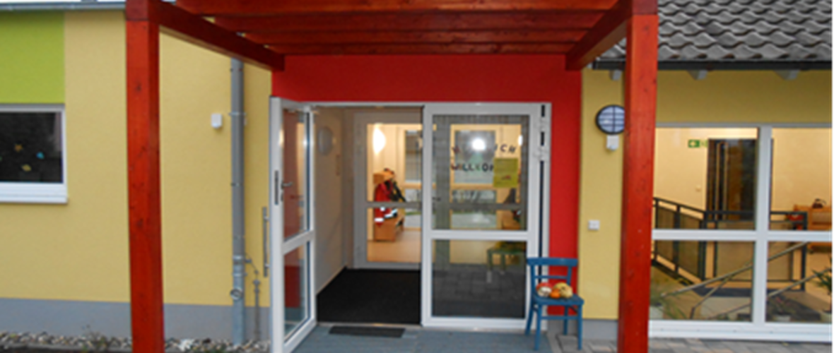 Bild: Eingangsbereich Kita Kunterbunt Bad Münster am Stein