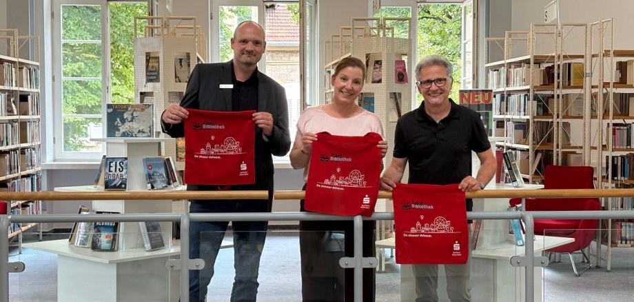Foto Taschenübergabe