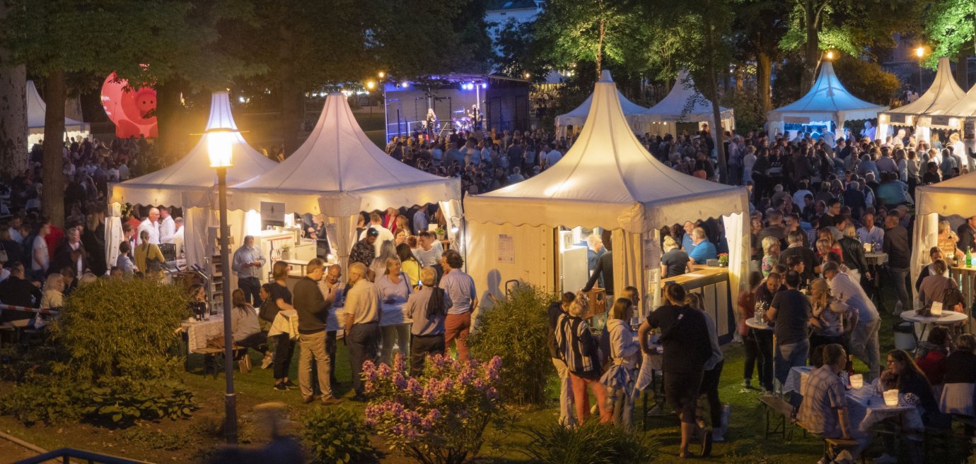 Weinfestival im Kurpark: Geselligkeit, heimische Weine und Musik in ...